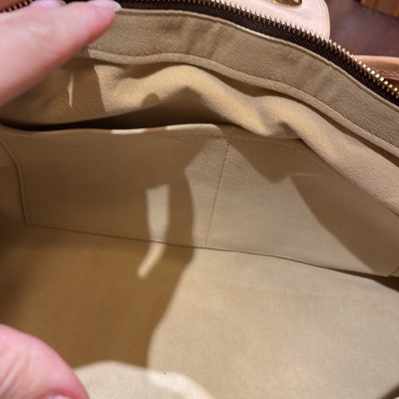 LOUIS VUITTON
Monogram Boetie MM - Picture 6 of 11